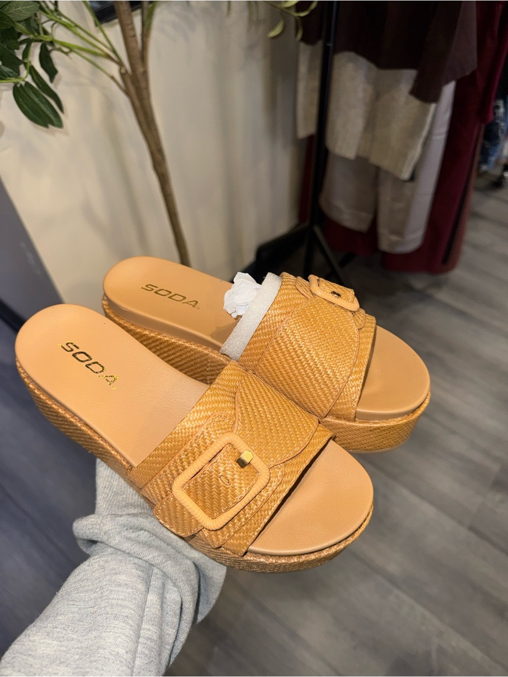 NWT Soda Camel Platform Sandals Size 6